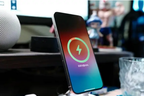 宾县苹果15换屏服务分享用什么充电器给iPhone15充电更好 